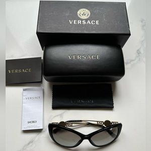 💯Authentic Versace Sunglasses cat eyes great condition comes with original box